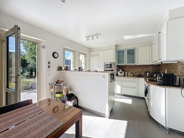 Maison Lamorlaye 9 pièce(s) 210 m2