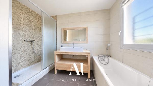 Maison T7 Piscine Garage Prévessin-Moëns 01280