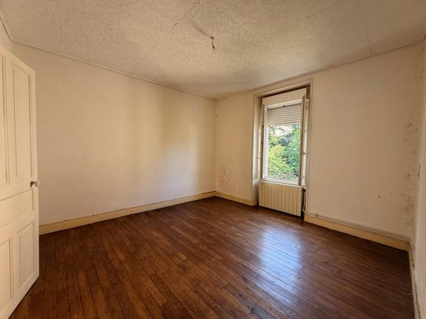 Appartement à rénover avec garage