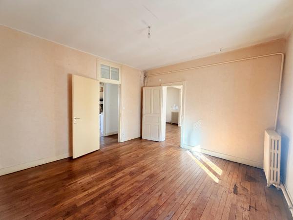 Appartement à rénover avec garage