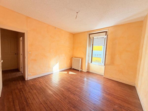 Appartement à rénover avec garage