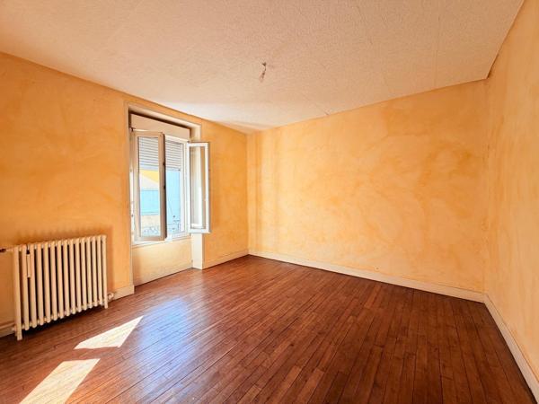 Appartement à rénover avec garage