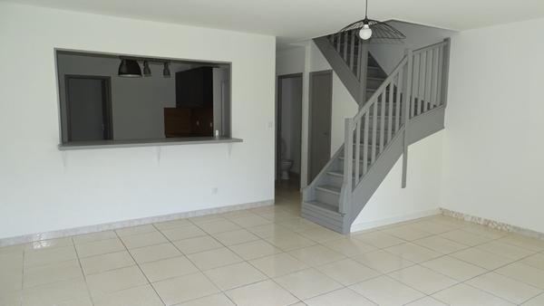 MAISON AVEC 3 CHAMBRES BUREAU ET JARDIN CARCASSONNE