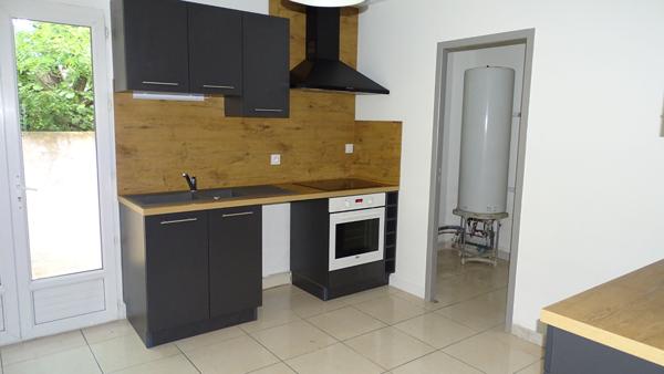 MAISON AVEC 3 CHAMBRES BUREAU ET JARDIN CARCASSONNE