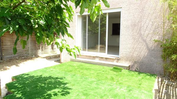MAISON AVEC 3 CHAMBRES BUREAU ET JARDIN CARCASSONNE