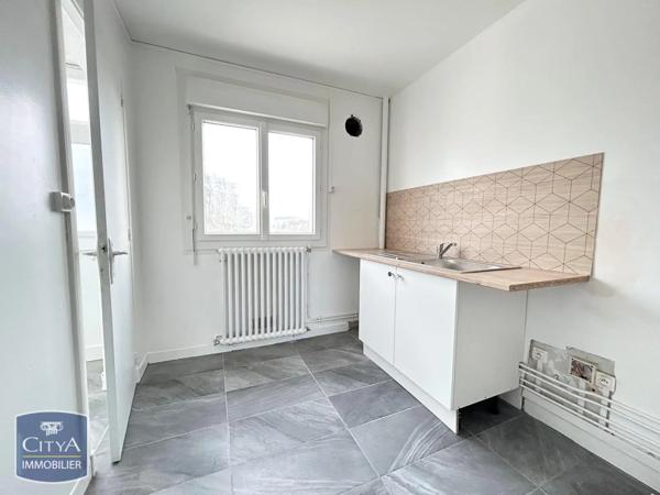 Appartement à louer 4 pièces 72.01m² Saint-Pierre-des-Corps (37700)