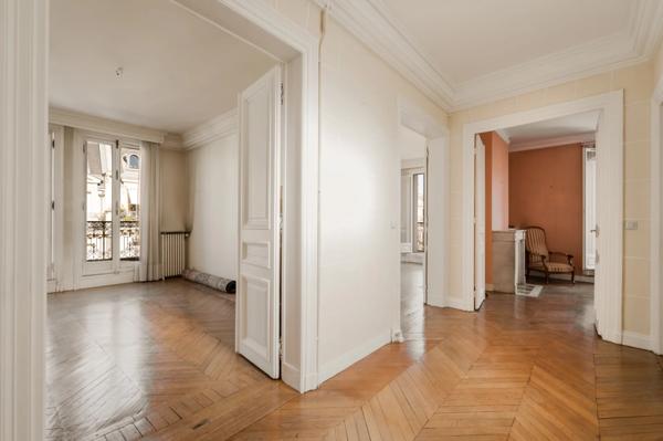 Appartement Paris 8 e - TRIANGLE D'OR / MARBEUF