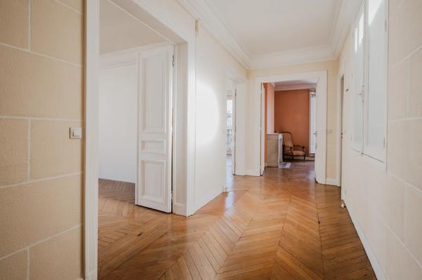 Appartement Paris 8 e - TRIANGLE D'OR / MARBEUF