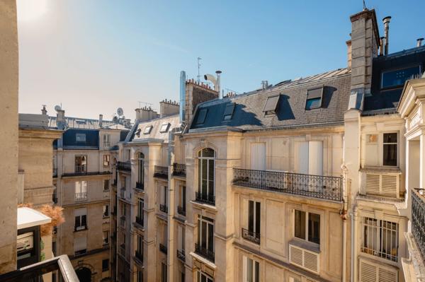 Appartement Paris 8 e - TRIANGLE D'OR / MARBEUF