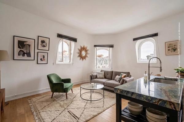 Appartement Paris 8 e - TRIANGLE D'OR / MARBEUF