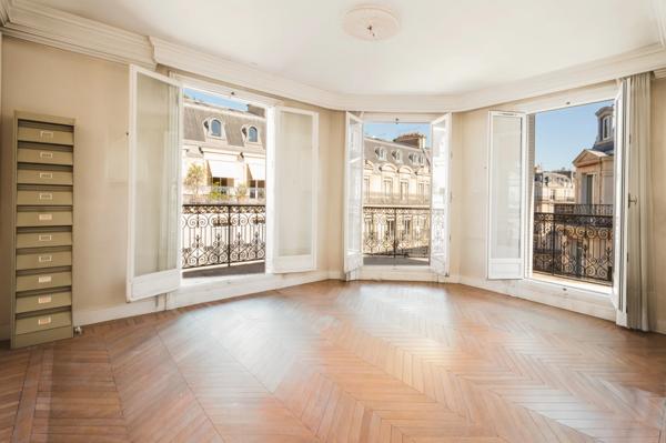 Appartement Paris 8 e - TRIANGLE D'OR / MARBEUF
