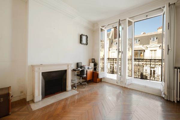 Appartement Paris 8 e - TRIANGLE D'OR / MARBEUF