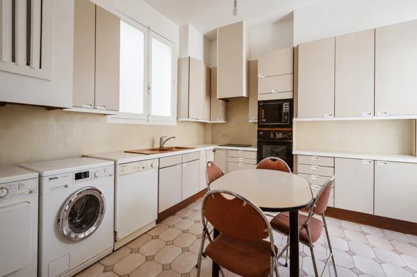 Appartement Paris 8 e - TRIANGLE D'OR / MARBEUF