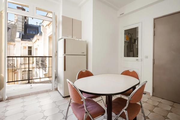 Appartement Paris 8 e - TRIANGLE D'OR / MARBEUF