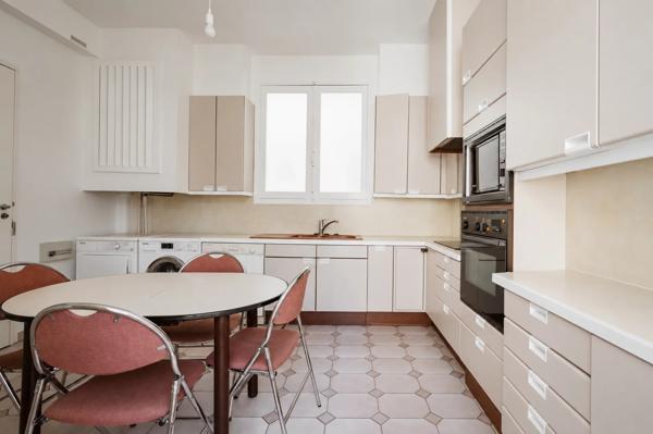 Appartement Paris 8 e - TRIANGLE D'OR / MARBEUF