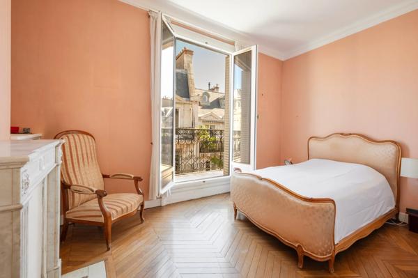 Appartement Paris 8 e - TRIANGLE D'OR / MARBEUF