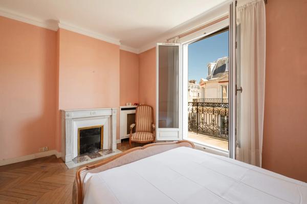Appartement Paris 8 e - TRIANGLE D'OR / MARBEUF