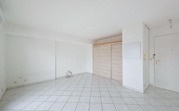 Appartement à louer    1 pièce •  Suresnes