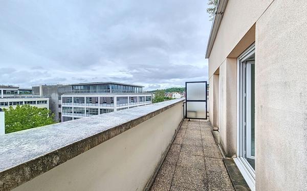 Appartement à louer    1 pièce •  Suresnes