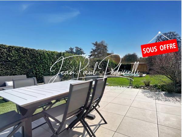 Villa familiale avec piscine 148m2 (133 m² habitable), 5 chambres, grand garage de 30 m², terrain 570 m² - Saint-Genis-Laval 15 minutes de Lyon