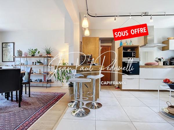 Villa familiale avec piscine 148m2 (133 m² habitable), 5 chambres, grand garage de 30 m², terrain 570 m² - Saint-Genis-Laval 15 minutes de Lyon