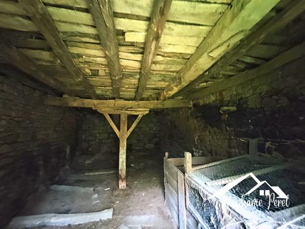 “Rare sur le secteur ! Grange à réinventer entièrement – laissez libre cours à vos projets !”