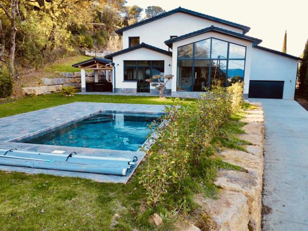 Une maison unique, au style contemporain, sur les hauteurs de Carcassonne !