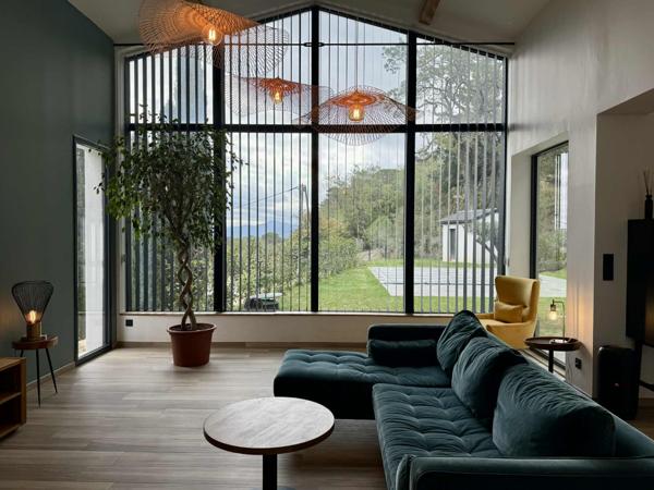 Une maison unique, au style contemporain, sur les hauteurs de Carcassonne !
