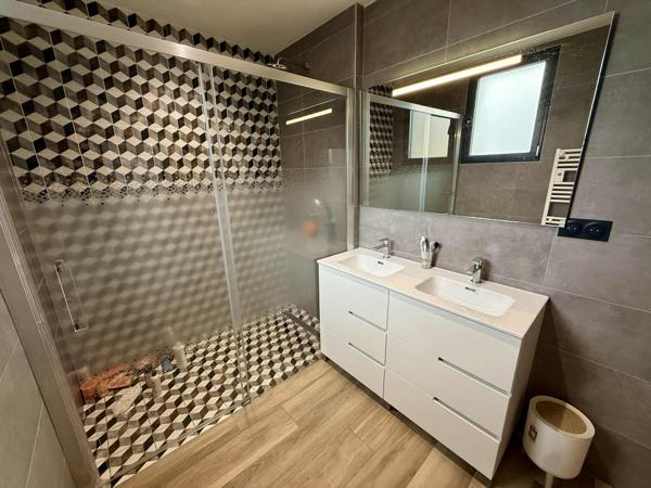 Une maison unique, au style contemporain, sur les hauteurs de Carcassonne !