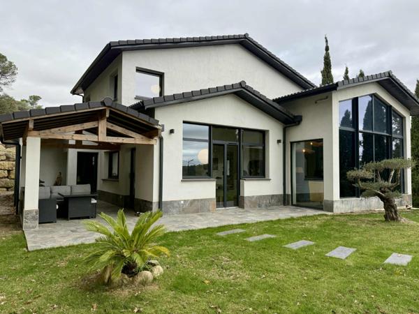 Une maison unique, au style contemporain, sur les hauteurs de Carcassonne !