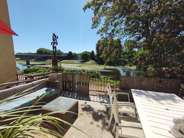 Maison vue rivière exceptionnelle .Opportunité rare sur le secteur