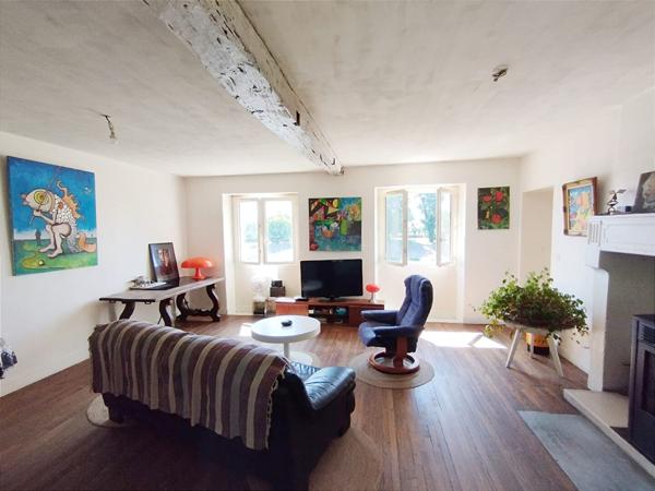 Maison vue rivière exceptionnelle .Opportunité rare sur le secteur