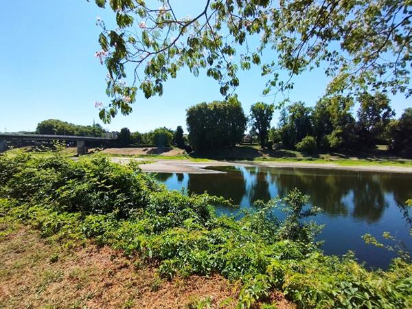 Maison vue rivière exceptionnelle .Opportunité rare sur le secteur