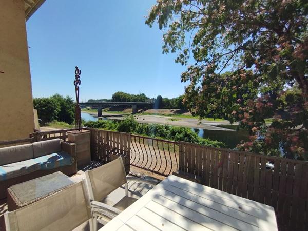 Maison vue rivière exceptionnelle .Opportunité rare sur le secteur