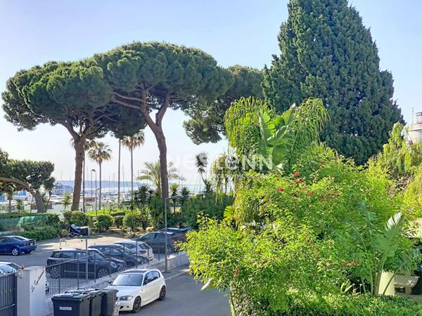 GOLFE JUAN - 2 P - 60m2- Vue mer - TERASSE 14m² - RENOVE - SUD
