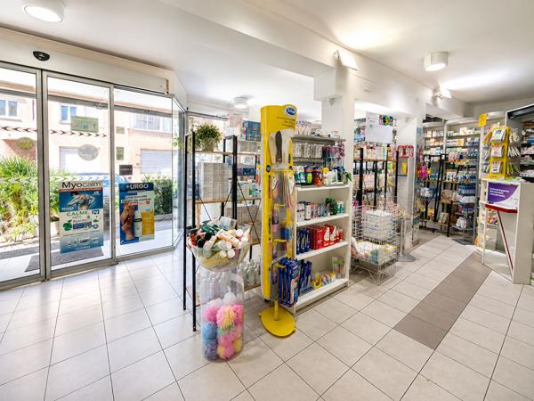 Local commercial à vendre à Marignane  de 128 m² avec 5 places de stationnement