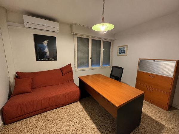 Local commercial à vendre à Marignane  de 128 m² avec 5 places de stationnement
