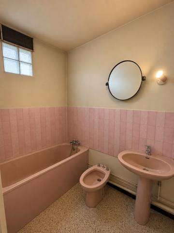 Local commercial à vendre à Marignane  de 128 m² avec 5 places de stationnement