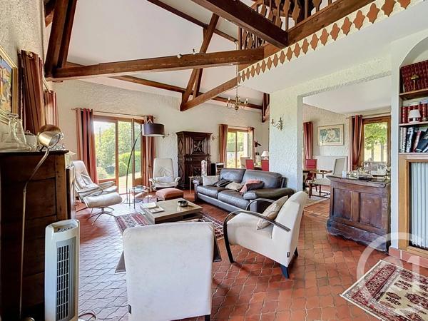 Maison à vendre  7 pièces - 180 m 2   RIOM  - 63