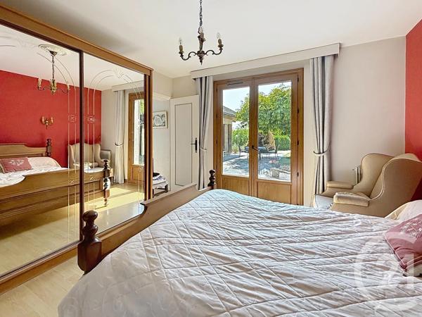 Maison à vendre  7 pièces - 180 m 2   RIOM  - 63