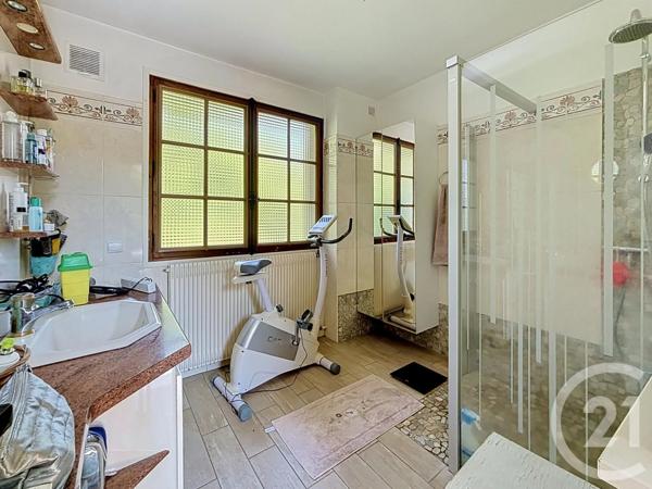 Maison à vendre  7 pièces - 180 m 2   RIOM  - 63