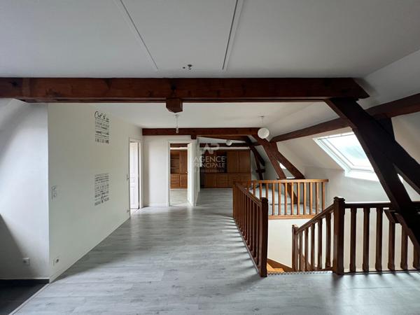 "Voisins-le-Bretonneux Village" - "Comme une maison" bel appartement de 4 pièces de 66 m² ! Loyer 1 471.07 €/mois charges comprises **  - Référence  21436