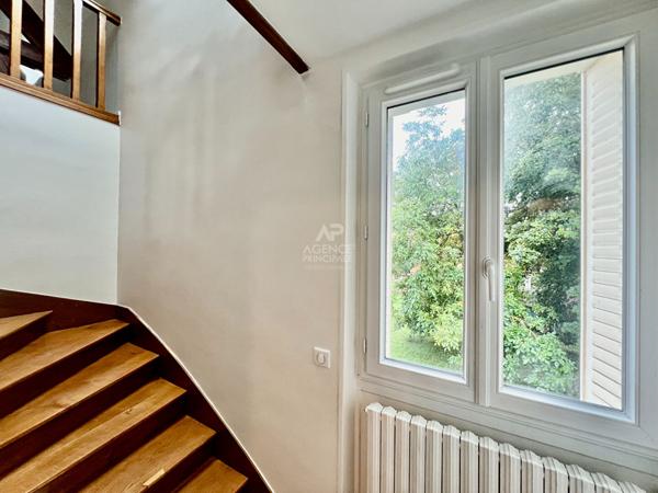 "Voisins-le-Bretonneux Village" - "Comme une maison" bel appartement de 4 pièces de 66 m² ! Loyer 1 471.07 €/mois charges comprises **  - Référence  21436