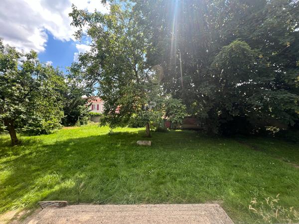 "Voisins-le-Bretonneux Village" - "Comme une maison" bel appartement de 4 pièces de 66 m² ! Loyer 1 471.07 €/mois charges comprises **  - Référence  21436