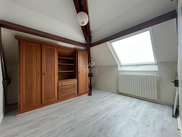 "Voisins-le-Bretonneux Village" - "Comme une maison" bel appartement de 4 pièces de 66 m² ! Loyer 1 471.07 €/mois charges comprises **  - Référence  21436