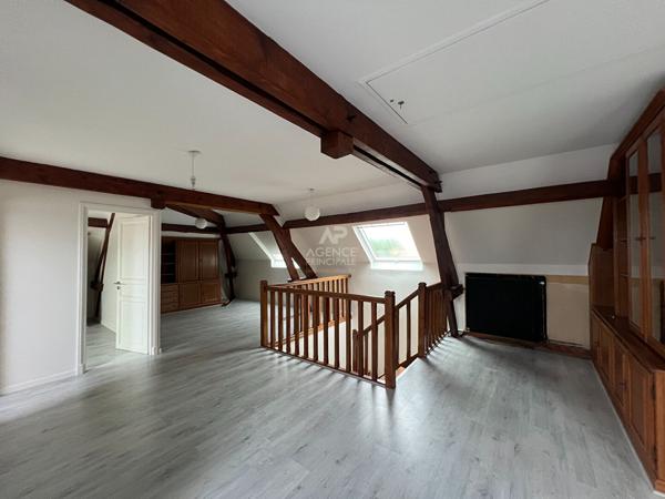"Voisins-le-Bretonneux Village" - "Comme une maison" bel appartement de 4 pièces de 66 m² ! Loyer 1 471.07 €/mois charges comprises **  - Référence  21436