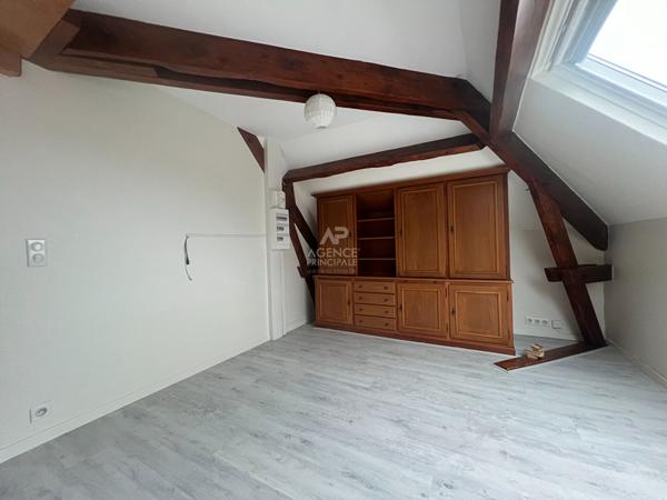 "Voisins-le-Bretonneux Village" - "Comme une maison" bel appartement de 4 pièces de 66 m² ! Loyer 1 471.07 €/mois charges comprises **  - Référence  21436