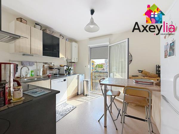 A VENDRE - ROANNE - APPARTEMENT RÉNOVÉ ET EN DUPLEX AVEC TROIS CHAMBRES, TERRASSE ET STATIONNEMENT SOUTERRAIN