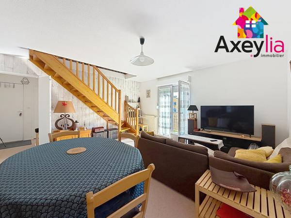 A VENDRE - ROANNE - APPARTEMENT RÉNOVÉ ET EN DUPLEX AVEC TROIS CHAMBRES, TERRASSE ET STATIONNEMENT SOUTERRAIN