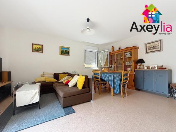 A VENDRE - ROANNE - APPARTEMENT RÉNOVÉ ET EN DUPLEX AVEC TROIS CHAMBRES, TERRASSE ET STATIONNEMENT SOUTERRAIN